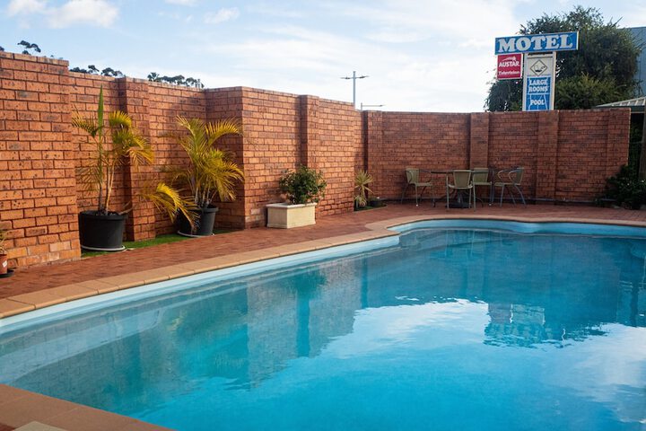 Pool 19 of 33