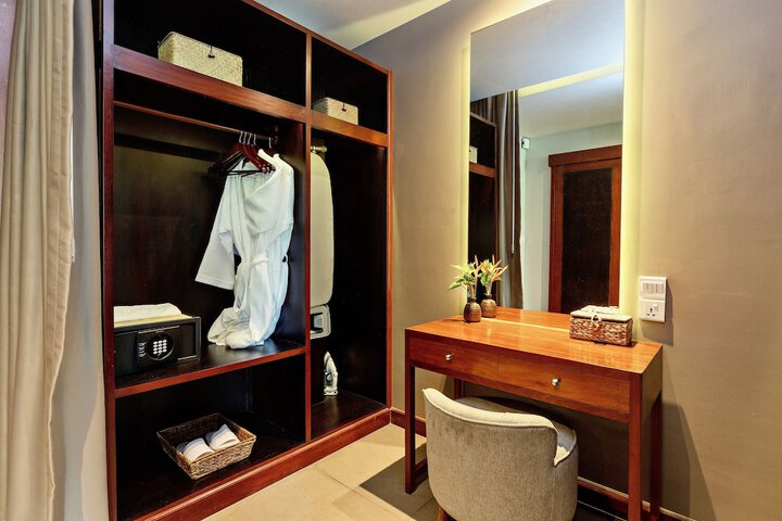 Room 7 of 92