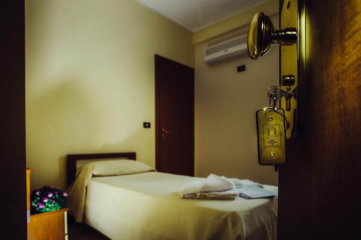 Room 9 of 36