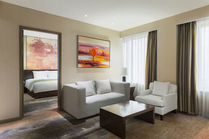 Room 2 of 64