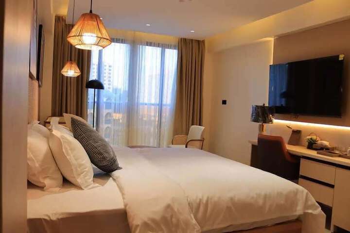 Room 10 of 20