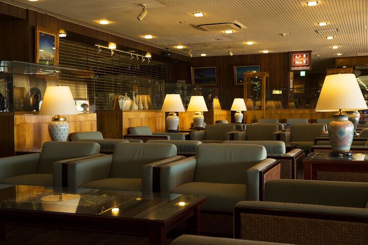 Lounge 35 of 41