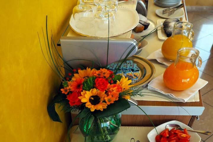 Breakfast/Coffee Service 22 of 37