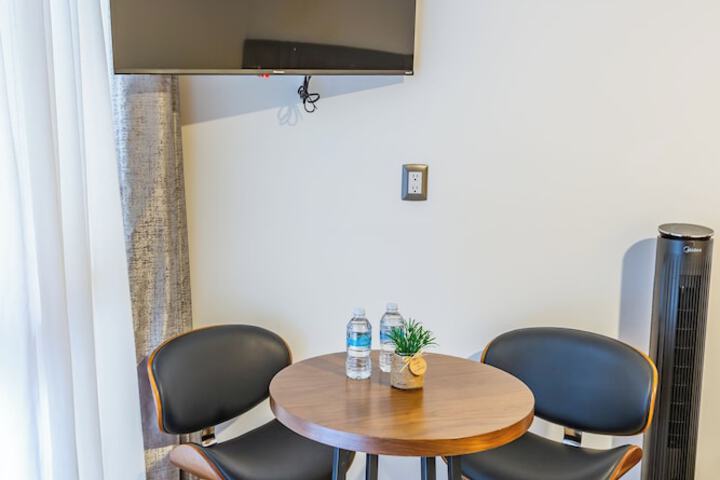 Room 102 of 329