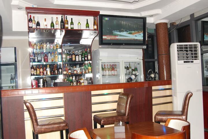 Lounge 18 of 27