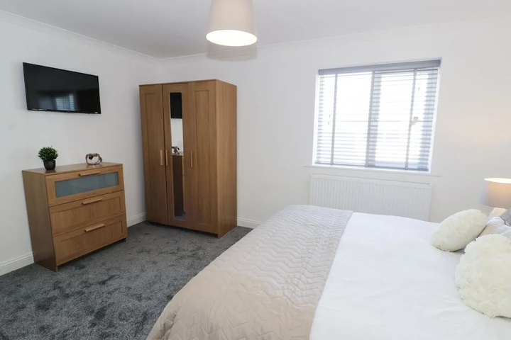 Room 2 of 16