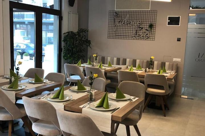 Dining 53 of 66