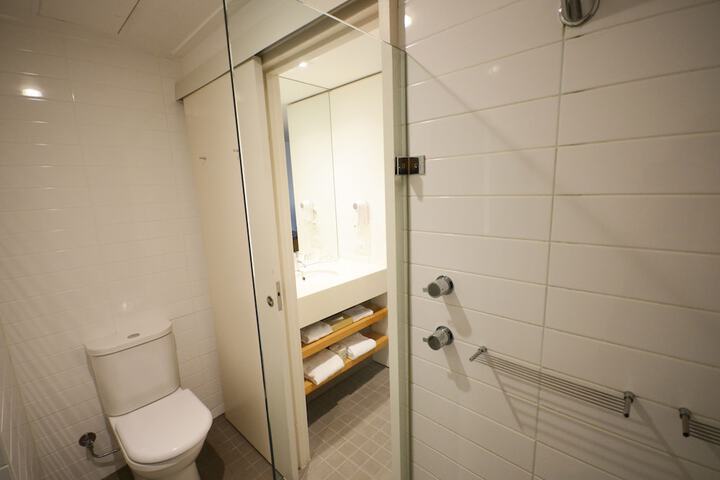 Room 47 of 81