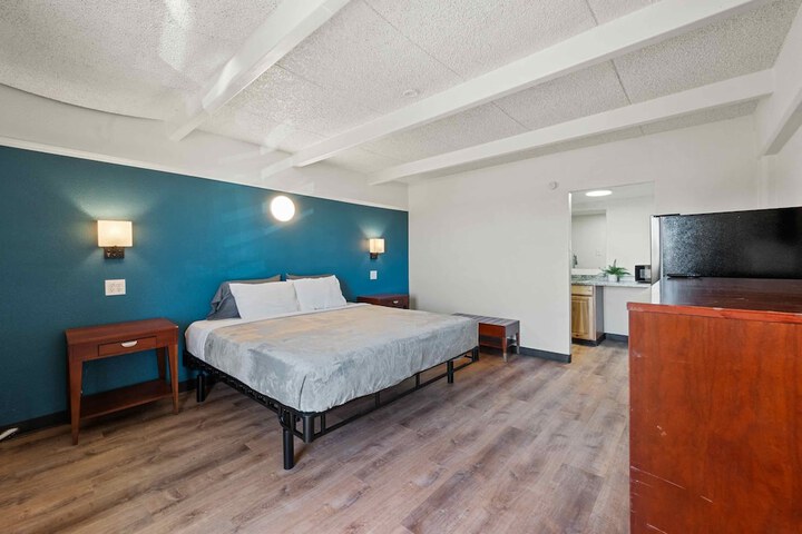 Room 10 of 25