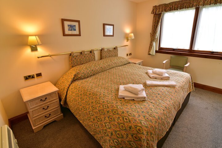 Room 7 of 100
