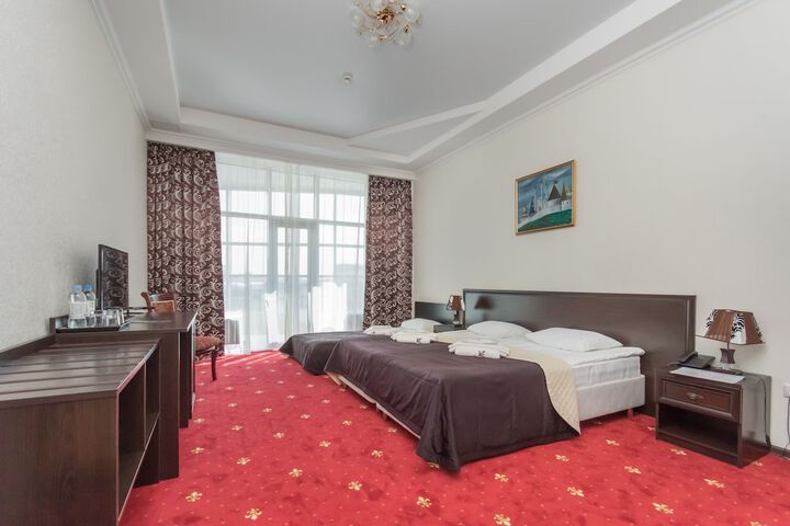 Room 8 of 98