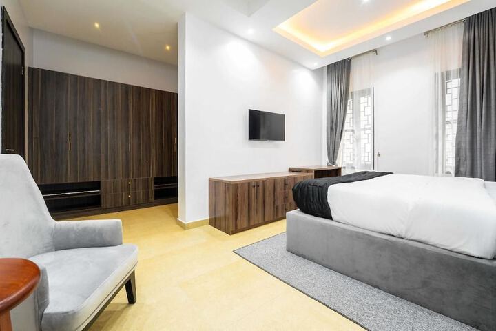 Room 5 of 31