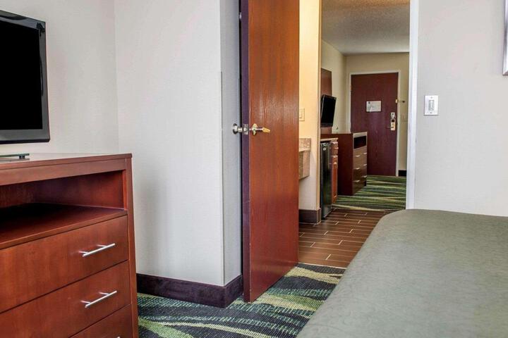 1 King Bed Accessible (1 of 13)