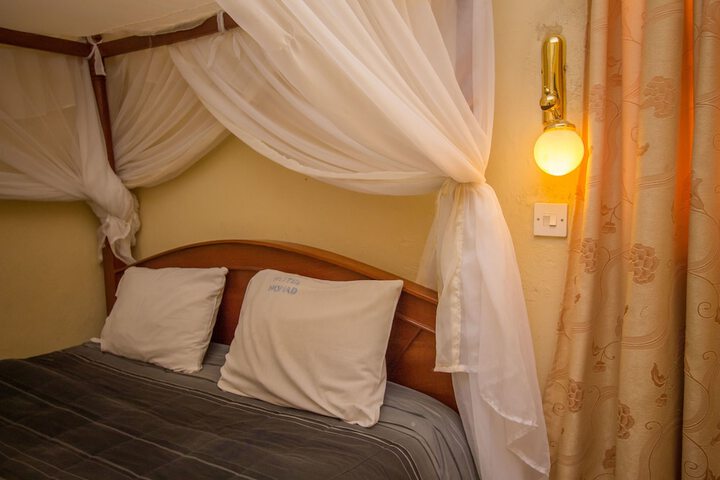 Room 19 of 38