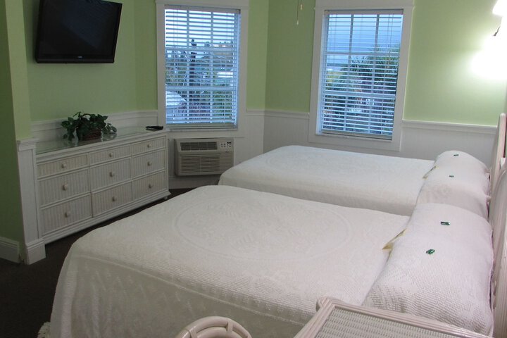 Room 33 of 229