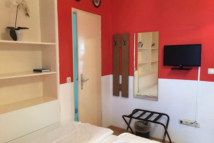 Room 9 of 41