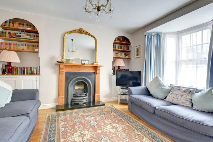 Vintage Holiday Home in Tenby With Garden