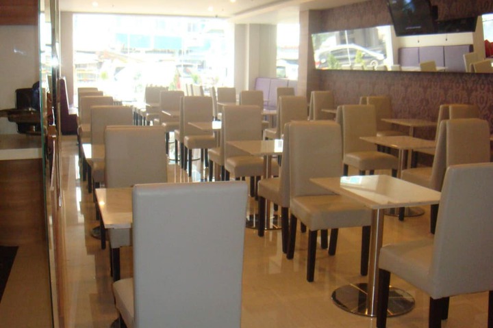Dining 48 of 62