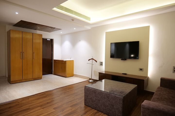 Room 5 of 37