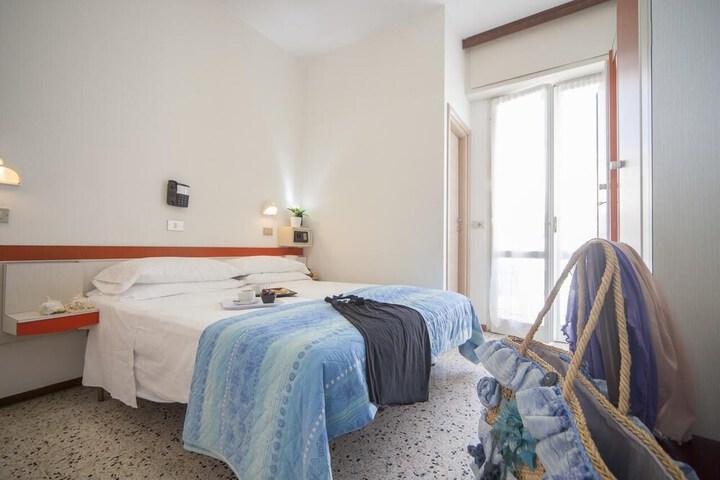 Room 3 of 44
