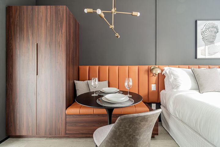 Room 53 of 184