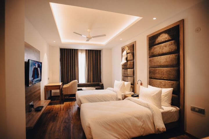 Room 6 of 37