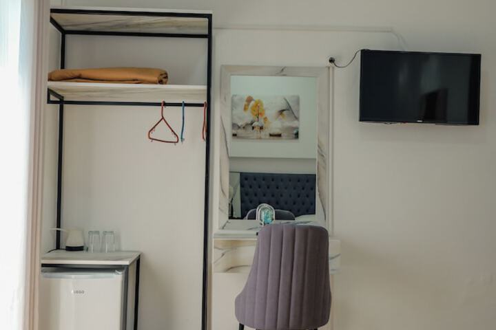 Room 40 of 98