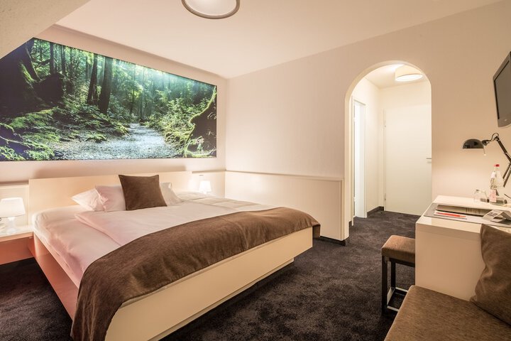 Room 2 of 16