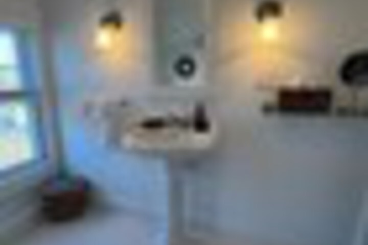 Room 203 of 297