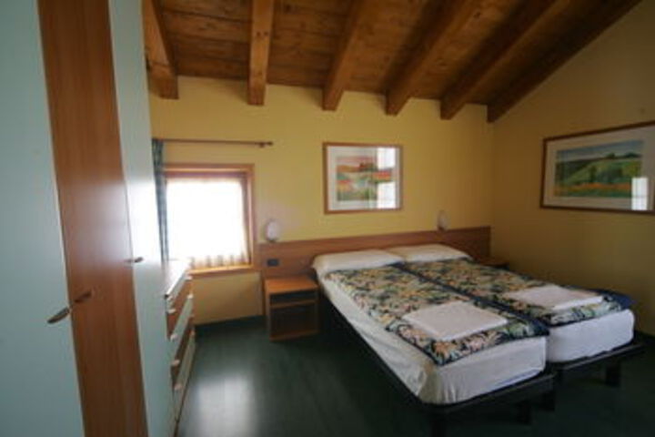 Room 13 of 20