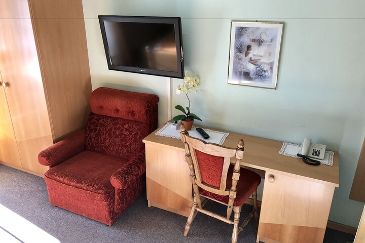 Room 13 of 43