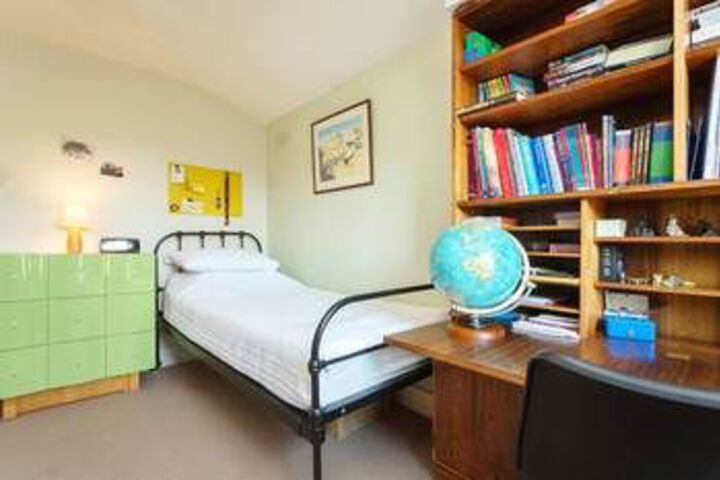 Room 9 of 33