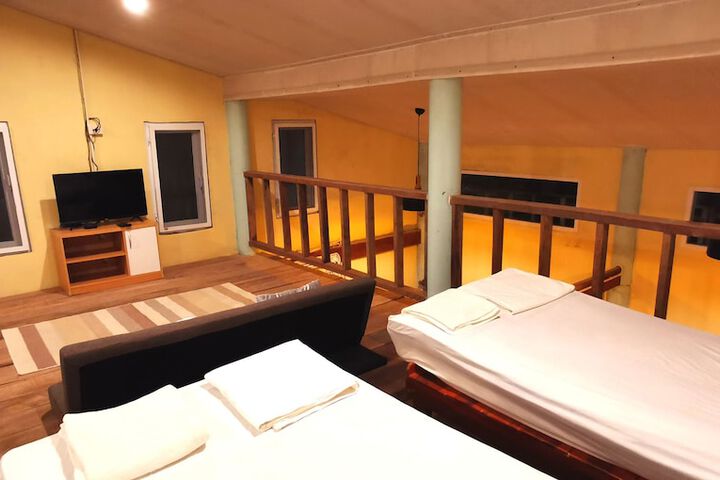 Room 9 of 118