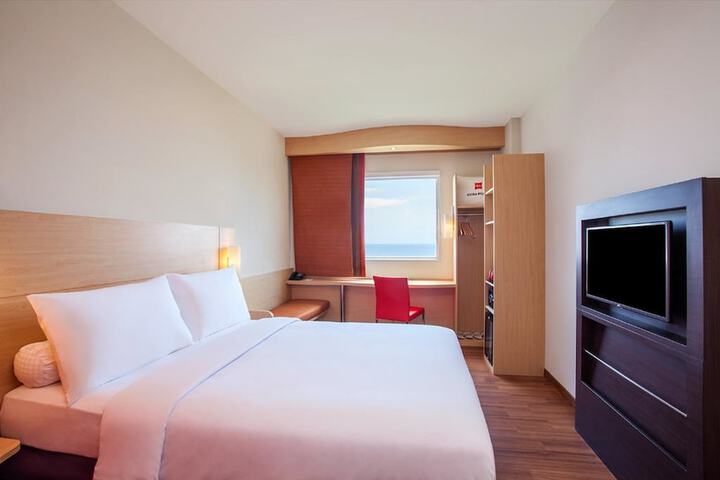 Room 3 of 17