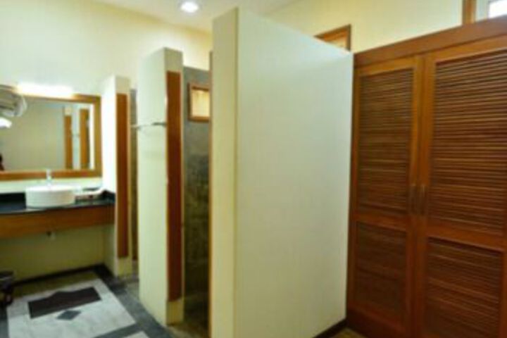 Room 5 of 20