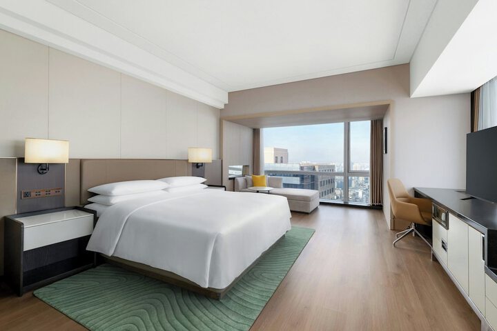 Room 51 of 102