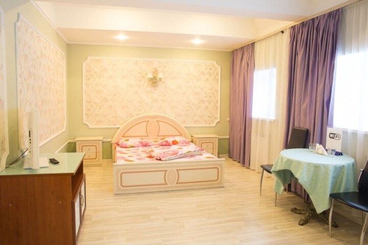Room 11 of 37