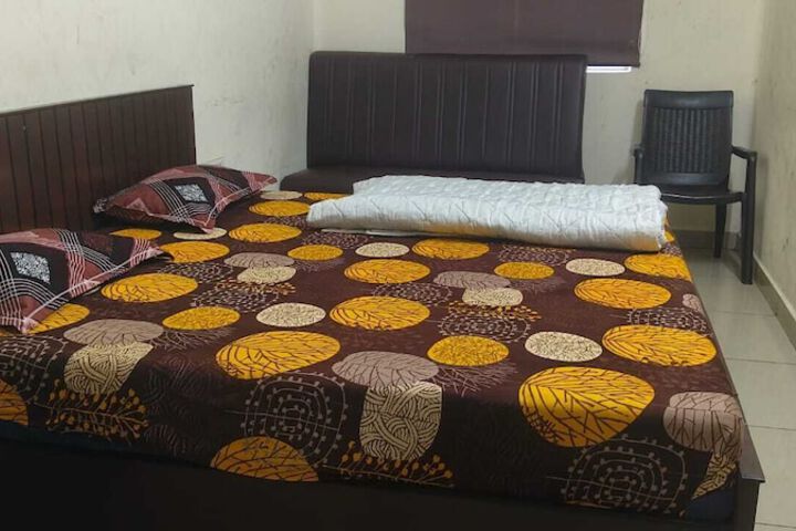 Room 5 of 12