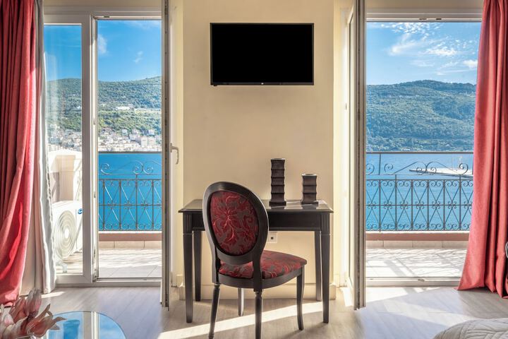 Room 25 of 107