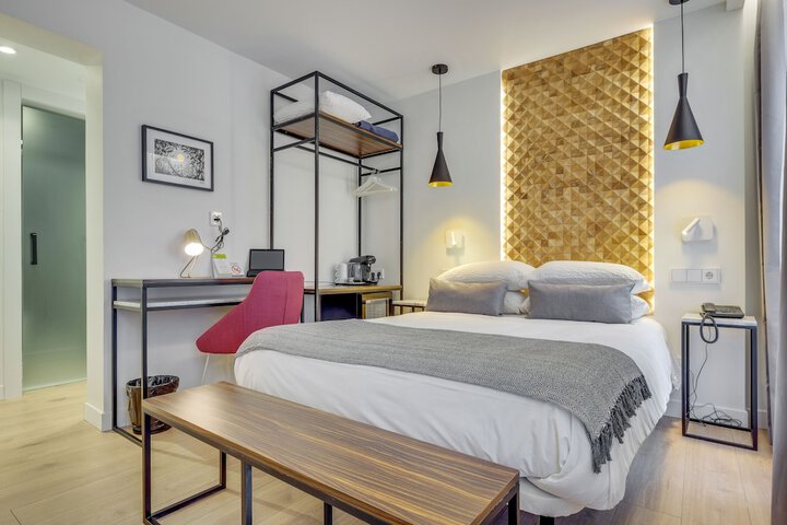 Room 9 of 34