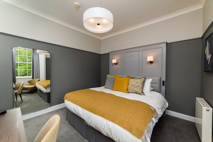 Room 9 of 38