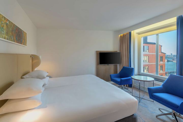 Room 35 of 167