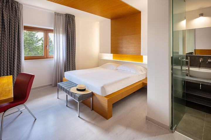 Room 10 of 44
