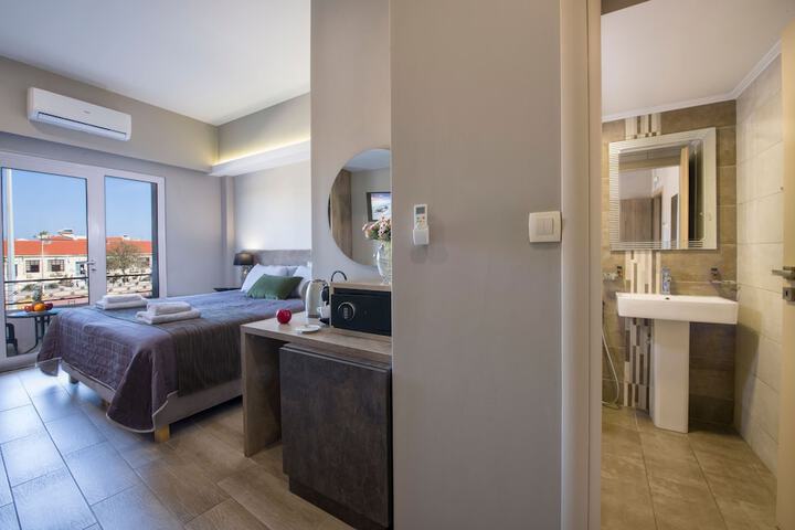 Room 4 of 24