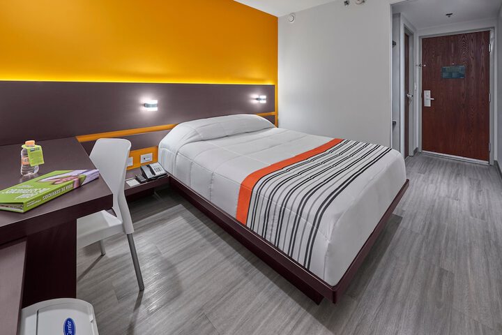 Room 10 of 52