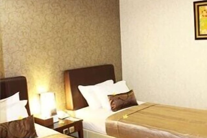 Room 4 of 34