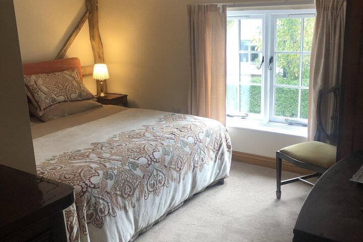 Room 5 of 9