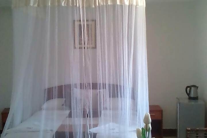 Room 5 of 11