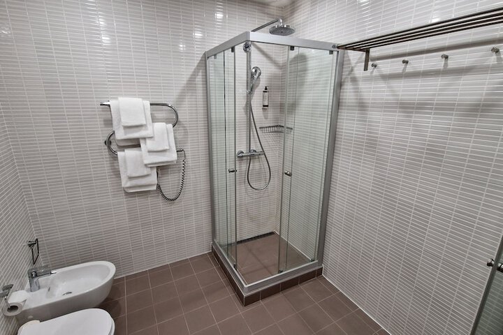 Room 32 of 42