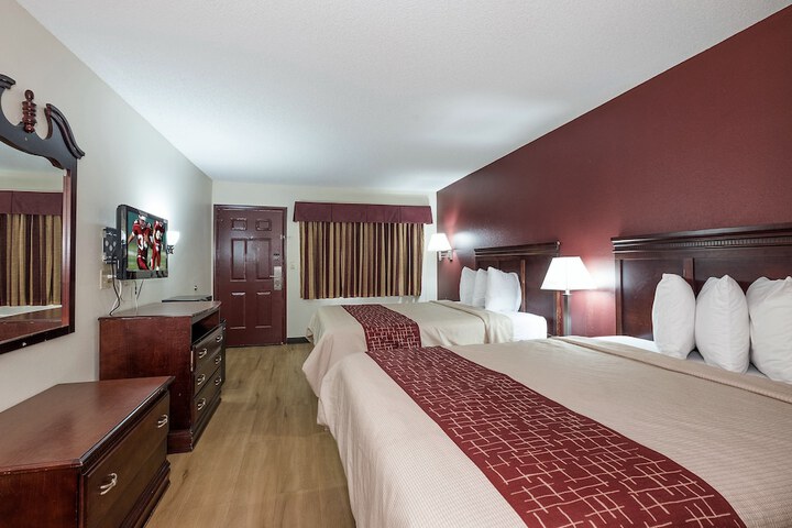 ADA Accessible Deluxe 2 Queen Beds (6 of 8)